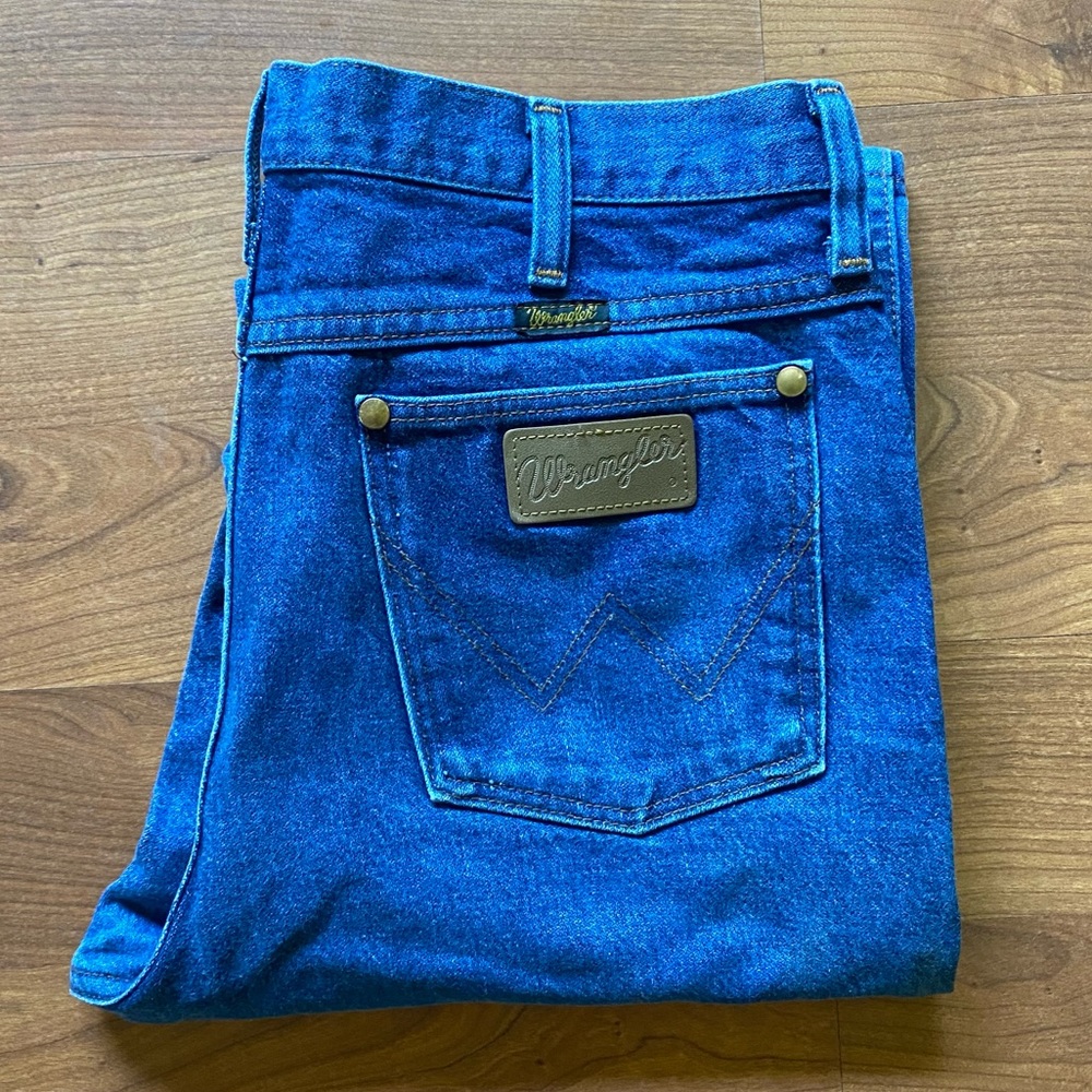 Wrangler cowboy cut blue jeans